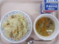 ウインナーピラフ　野菜スープ
