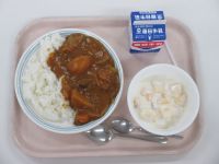 カレーライス　フルーツヨーグルト
