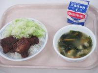 ソースカツ丼　わかめスープ　