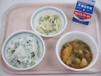 わかめご飯　肉じゃが　枝豆とツナのサラダ