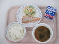 鮭の塩焼き　ポテトサラダ　みそしる