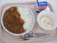 カレーライス　フルーツヨーグルト