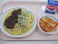 ジャージャー麺　フライドポテト