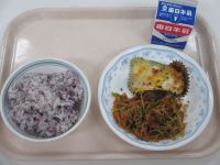 ゆかりご飯　ささみのホイル焼き　糸こんソテー