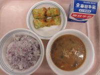 ゆかりご飯　ちくわの磯辺揚げ　豚汁