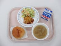 バンズパン　鶏肉の照り焼き　キャベツのサラダ　オニオンスープ