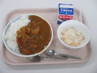 カレーライス　フルーツヨーグルト