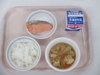 鮭の塩焼き　厚揚げの煮物