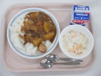 カレーライス　フルーツヨーグルト