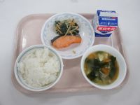 鮭の塩焼き　ごま和え　わかめスープ