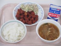 マグロのケチャップ煮　ごぼうサラダ　みそ汁