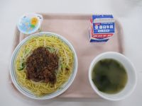 ジャージャー麺　わかめスープ　パイナップルゼリー