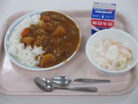 カレーライス　フルーツヨーグルト