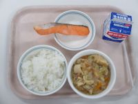 鮭の塩焼き　厚揚げの煮物