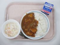 カレーライス　フルーツヨーグルト