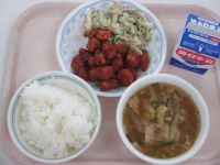 マグロのケチャップ煮　ごぼうサラダ　みそしる