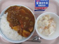 カレーライス　フルーツヨーグルト