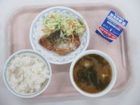 さばの竜田揚げ　キャベツのサラダ　みそ汁