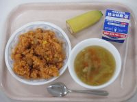 ケチャップライス　野菜スープ　バナナ
