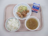 鶏のから揚げ　キャベツのサラダ　オニオンスープ