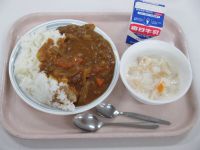 カレーライス　フルーツヨーグルト