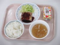 ミートローフ　ゆできゃべつ　オニオンスープ