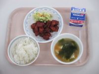 マグロのケチャップ煮　コールスローサラダ　わかめスープ