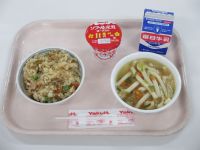 鶏ごぼうご飯　かやくうどん　ヨーグルト