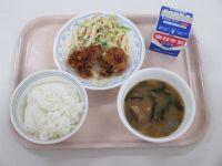 鶏肉のレモン揚げ　マカロニサラダ　みそ汁