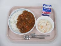カレーライス　フルーツヨーグルト