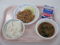 しょうが焼き　ゆでキャベツ　みそ汁