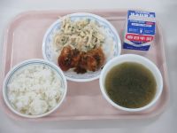 ユーリンチー　大根のツナマヨあえ　わかめスープ