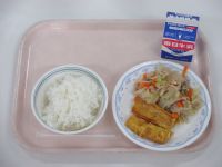 野菜炒め　ちくわの黄金揚げ