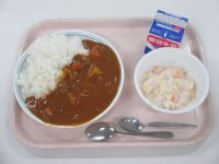 カレーライス　フルーツヨーグルト