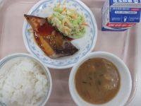 ぶりの照り焼き　キャベツのサラダ　みそ汁