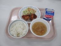 鶏肉のレモン揚げ　キャベツのサラダ　オニオンスープ