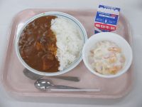 カレーライス　フルーツヨーグルト
