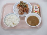 鶏肉のから揚げ　ごま和え　みそ汁　アップルキャロットジュース