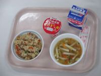鶏ごぼうご飯　かやくうどん　ヨーグルト