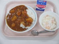 カレーライス　フルーツヨーグルト