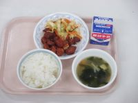 まぐろのケチャップ煮　塩昆布和え　わかめスープ