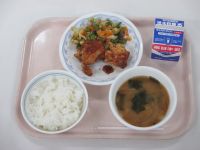 鶏のレモン揚げ　おかか和え　みそしる
