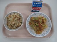 鳥ごぼうご飯・梅おかか和え・ちくわの磯辺揚げ
