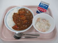 カレーライス・フルーツヨーグルト