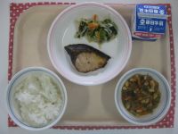 ごはん、ブリの照り焼き、ちんげんさいのナムル、糸こんぶのいため煮