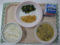 ごはん、ささみのレモン煮、ほうれん草とベーコンのソテー、みそ汁