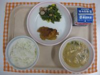ごはん、タンドリーチキン、インゲンソテー、だいこんのみそ汁
