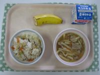 たけのこごはん、肉うどん、バナナ