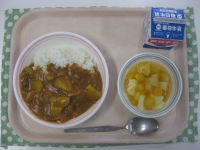 ビーフカレー、フルーツポンチ