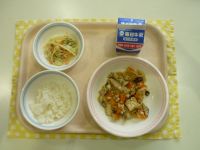 ごはん、厚揚げのあんかけ煮、中華風スパサラダ